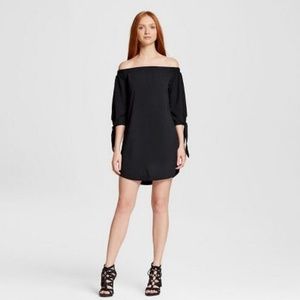 Off shoulder Tie Sleeve Dress